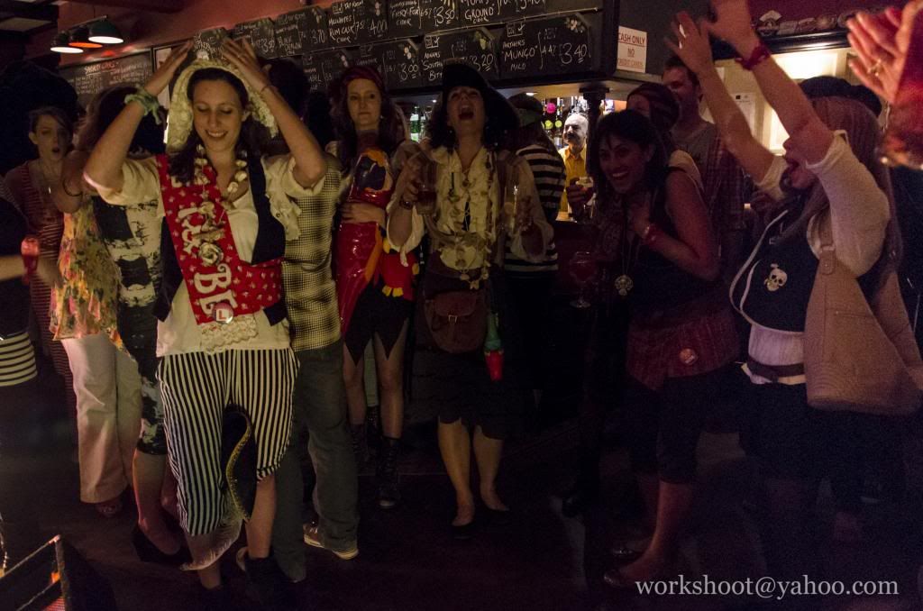 Growler Photos - The crowd at The Mulberry Tree, Ipswich